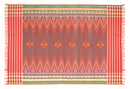 Sarong. Pareo. Schal. Kopftuch. Wickelrock. Strandtuch. Authentisch von Hand gewebt. 100% Viskose. Fair gehandelt circa 180 mal 110 cm circa 200 Gramm. Ikat Tuch mit traditionellen Mustern verziert in Braunorange.