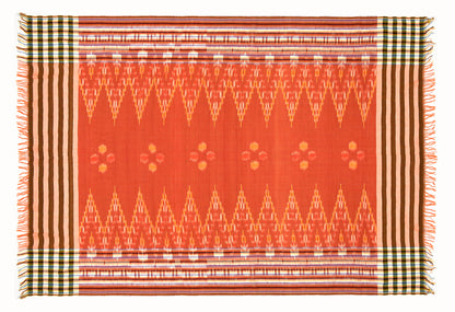 Sarong. Pareo. Schal. Kopftuch. Wickelrock. Strandtuch. Authentisch von Hand gewebt. 100% Viskose. Fair gehandelt circa 180 mal 110 cm circa 200 Gramm. Ikat Tuch mit traditionellen Mustern verziert in Braunorange.