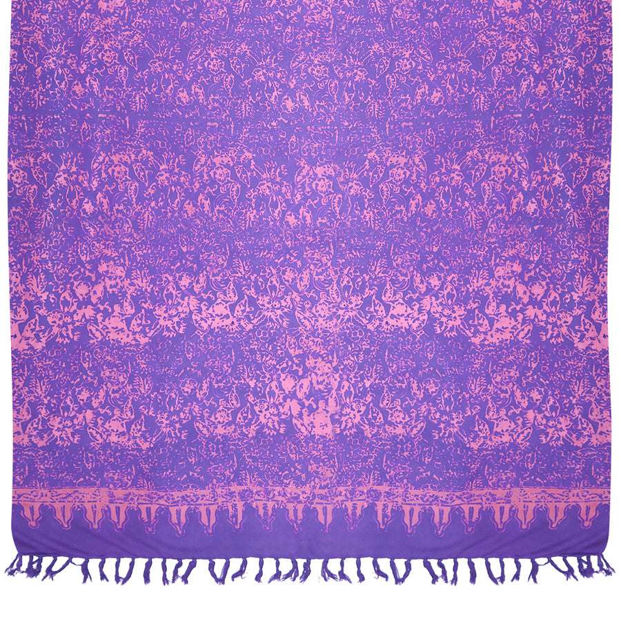 Sarong. Pareo. Schal. Kopftuch. Wickelrock. Strandtuch. Authentisch von Hand gebatikt  100 Prozent Viskose. Fair gehandelt circa 160 bis 180 mal 120 cm circa 270 Gramm. Violettes Tuch mit Ornamenten.