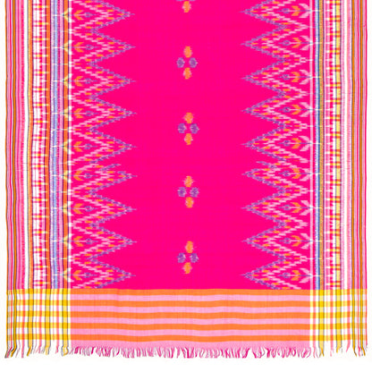 Sarong. Pareo. Schal. Kopftuch. Wickelrock. Strandtuch. Authentisch von Hand gewebt 100% Viskose. Fair gehandelt circa 180 mal 110 cm circa 200 Gramm. Ikat Tuch mit traditionellen Mustern verziert in Pink.