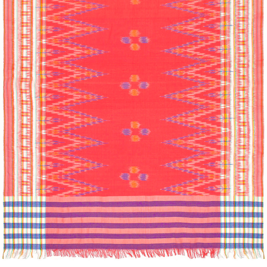 Sarong. Pareo. Schal. Kopftuch. Wickelrock. Strandtuch. Authentisch von Hand gewebt. 100% Viskose. Fair gehandelt circa 180 mal 110 cm circa 200 Gramm. Ikat Tuch mit traditionellen Mustern verziert in Orange.