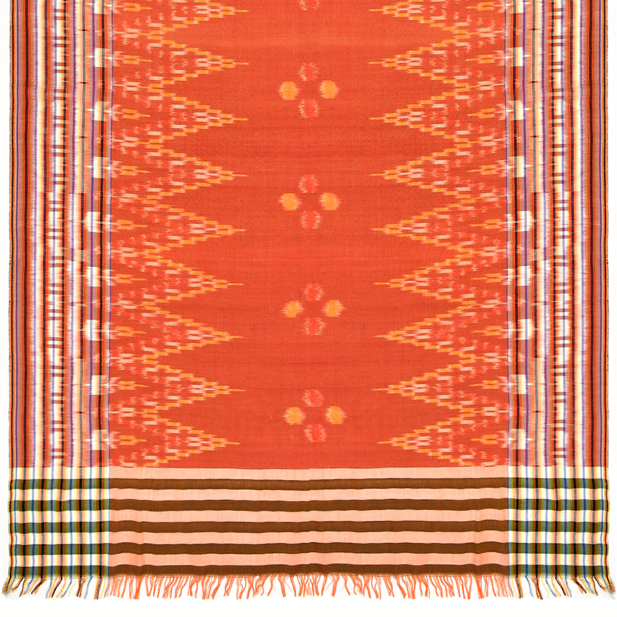 Sarong. Pareo. Schal. Kopftuch. Wickelrock. Strandtuch. Authentisch von Hand gewebt. 100% Viskose. Fair gehandelt circa 180 mal 110 cm circa 200 Gramm. Ikat Tuch mit traditionellen Mustern verziert in Braunorange.