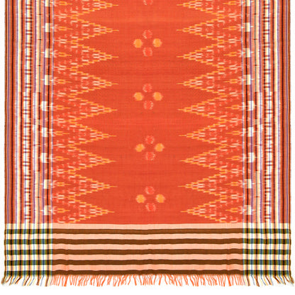 Sarong. Pareo. Schal. Kopftuch. Wickelrock. Strandtuch. Authentisch von Hand gewebt. 100% Viskose. Fair gehandelt circa 180 mal 110 cm circa 200 Gramm. Ikat Tuch mit traditionellen Mustern verziert in Braunorange.