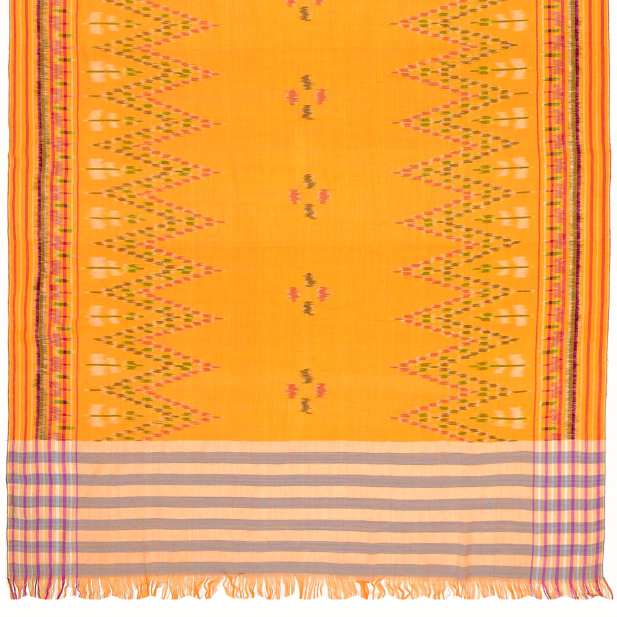 Sarong. Pareo. Schal. Kopftuch. Wickelrock. Strandtuch. Authentisch von Hand gewebt. 100% Viskose. Fair gehandelt circa 180 mal 110 cm circa 200 Gramm. Ikat Tuch mit traditionellen Mustern verziert in Gelborange.