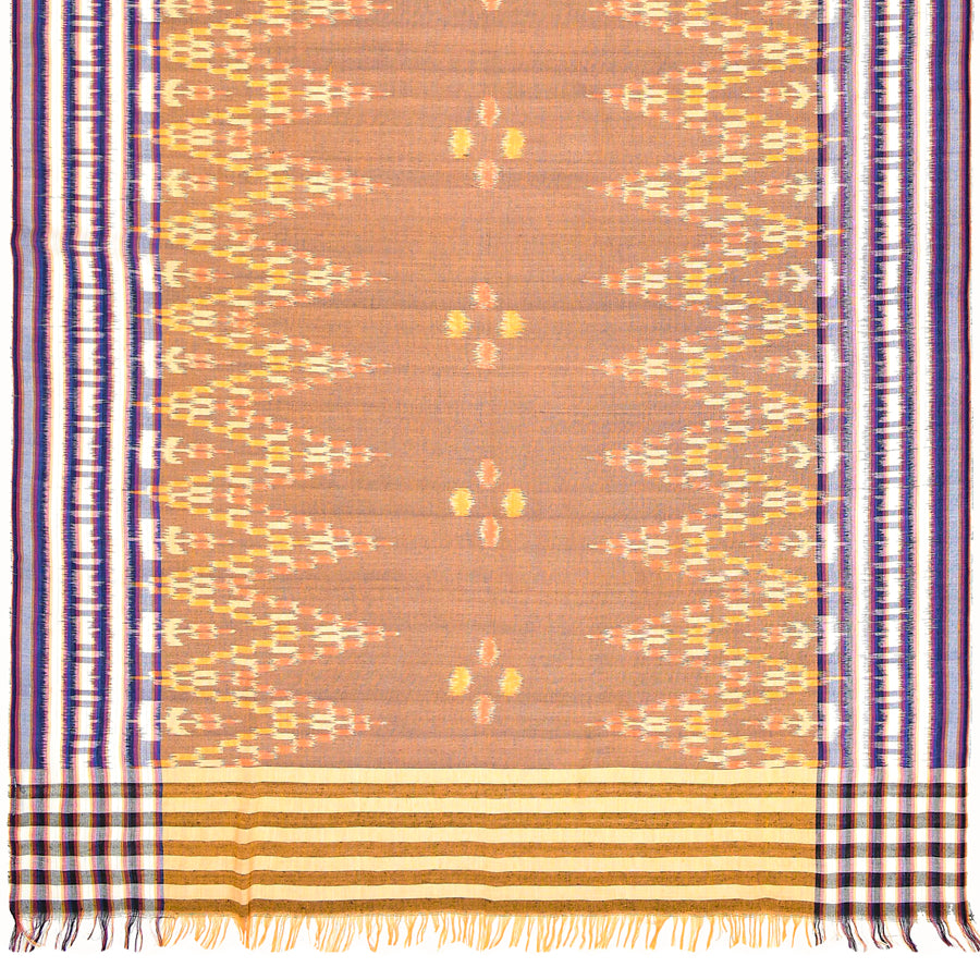 Sarong. Pareo. Schal. Kopftuch. Wickelrock. Strandtuch. Authentisch von Hand gewebt. 100% Viskose. Fair gehandelt circa 180 mal 110 cm circa 200 Gramm. Ikat Tuch mit traditionellen Mustern verziert in Dunkelgelb.