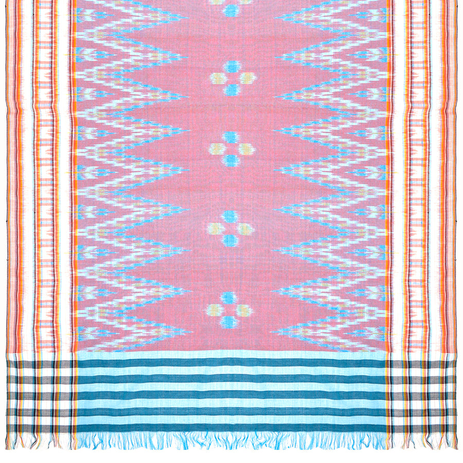 Sarong. Pareo. Schal. Kopftuch. Wickelrock. Strandtuch. Authentisch von Hand gewebt. 100% Viskose. Fair gehandelt circa 180 mal 110 cm circa 200 Gramm. Ikat Tuch mit traditionellen Mustern verziert in Pastellrosa.