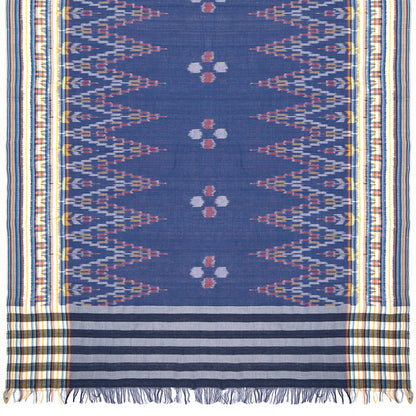 Sarong. Pareo. Schal. Kopftuch. Wickelrock. Strandtuch. Authentisch von Hand gewebt. 100% Viskose. Fair gehandelt circa 180 mal 110 cm circa 200 Gramm. Ikat Tuch mit traditionellen Mustern verziert in Dunkelblau.