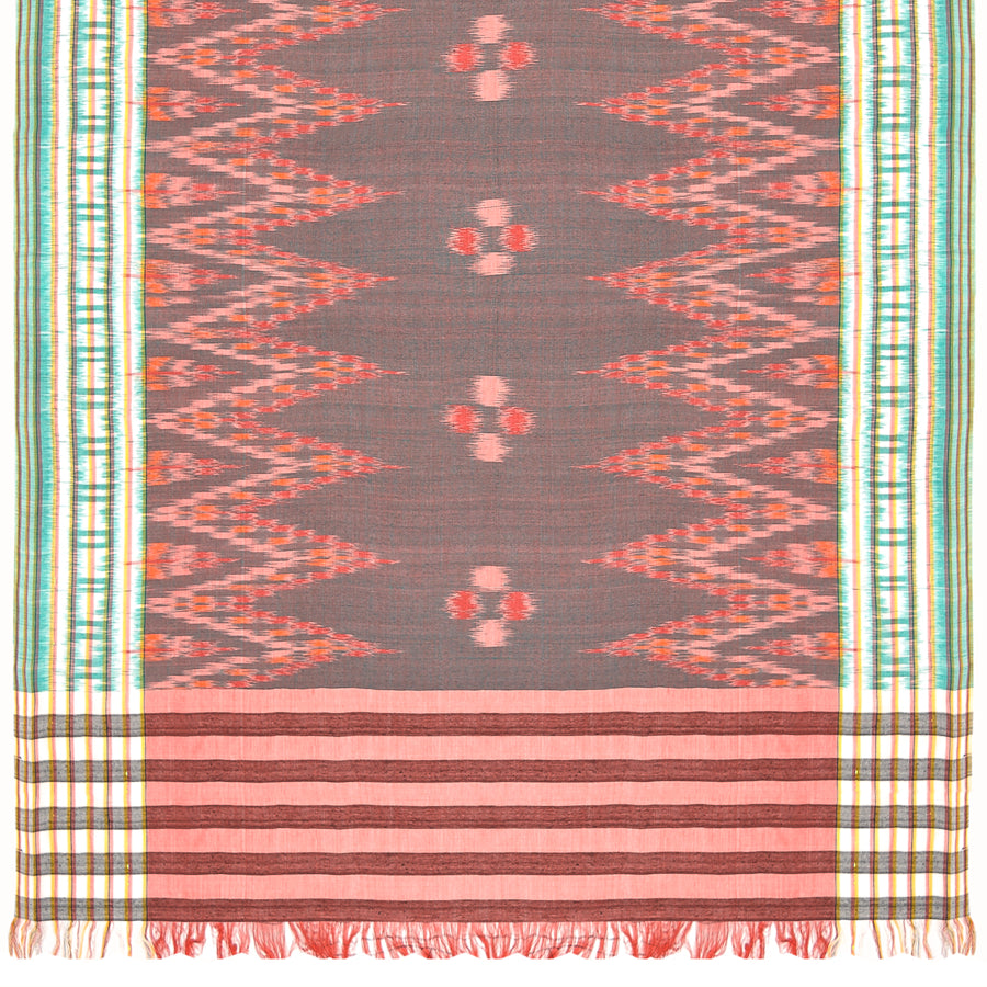 Sarong. Pareo. Schal. Kopftuch. Wickelrock. Strandtuch. Authentisch von Hand gewebt. 100% Viskose. Fair gehandelt circa 180 mal 110 cm circa 200 Gramm. Ikat Tuch mit traditionellen Mustern verziert in Lila.